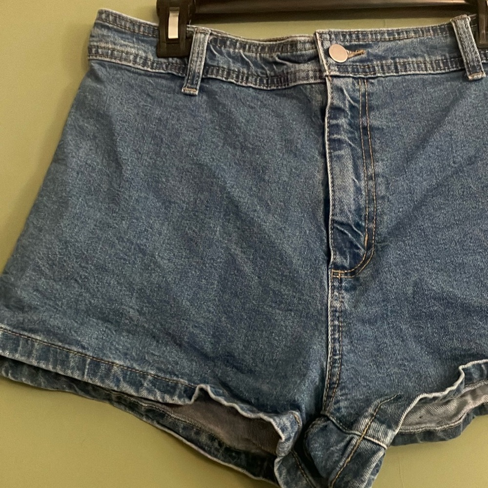 Universal Thread women’s size 12 Sailor Shorts - Picture 2 of 5